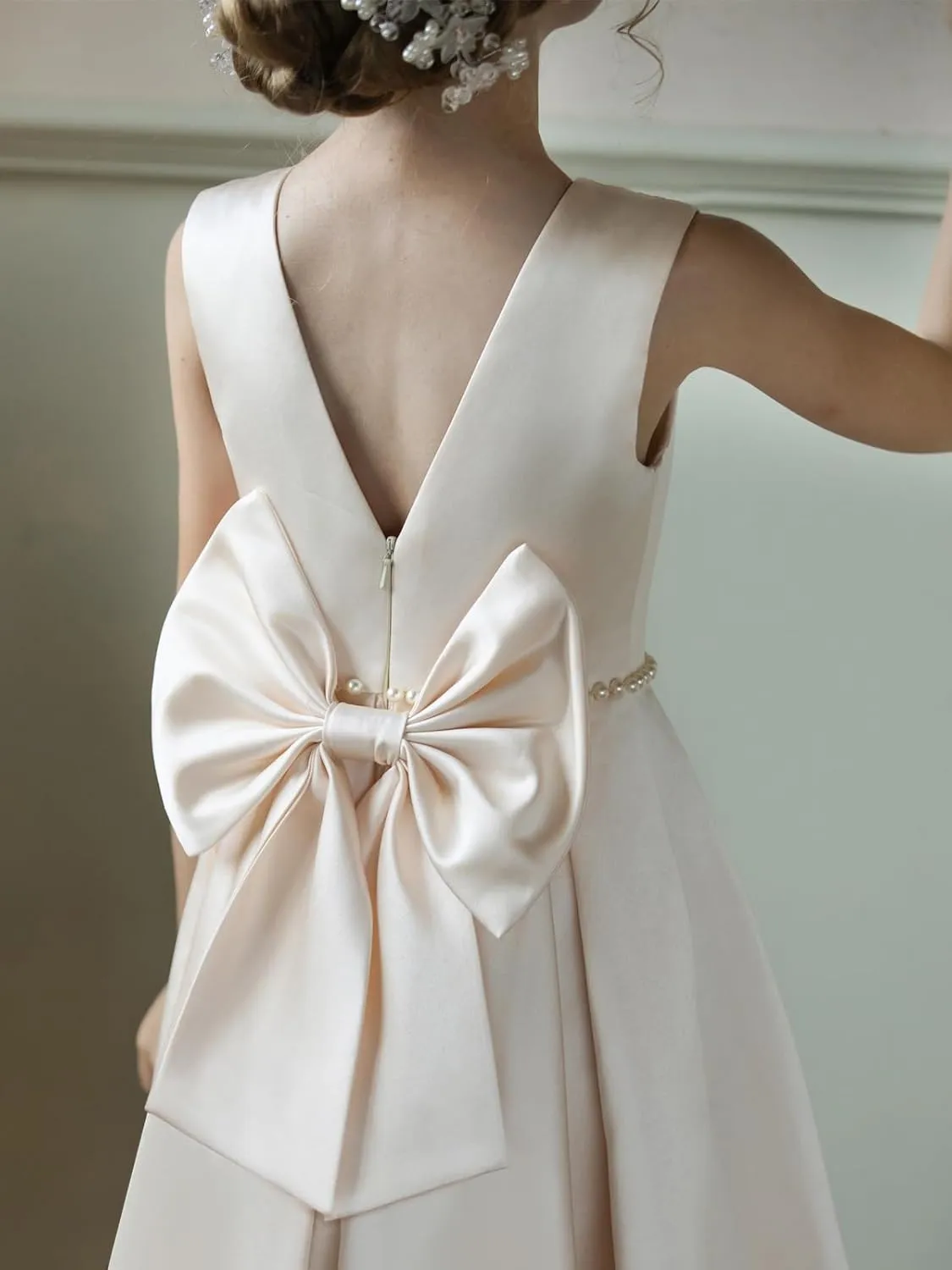 Satin Flower Girl Dresses for Wedding Floor Length Backless Princess Pageant Dress with Bow Pearls Proms Ball Gowns